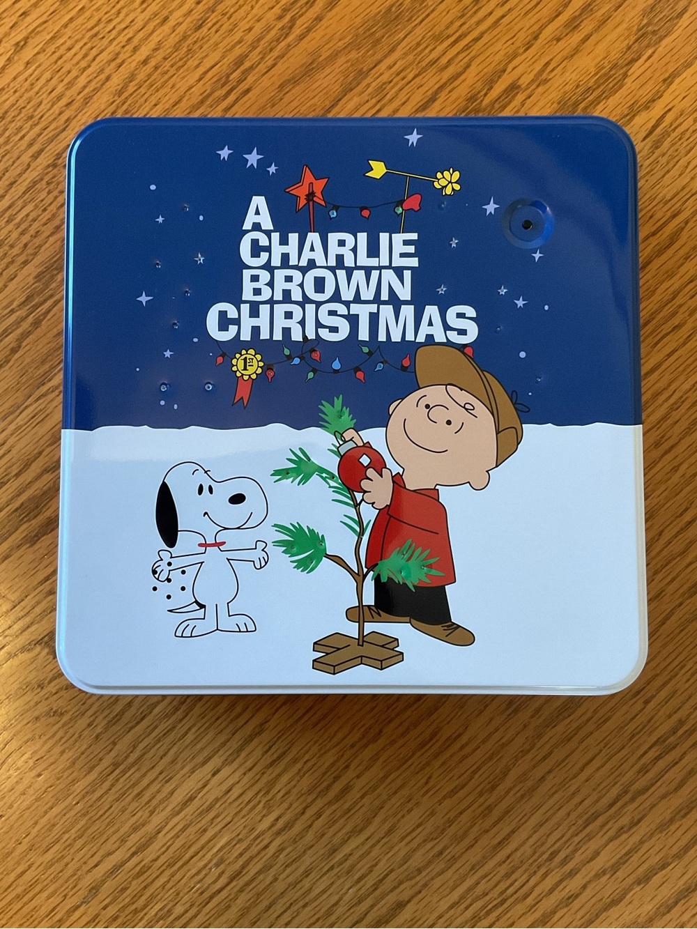 Peanuts Charlie Brown Musical Christmas Cookie Tin.